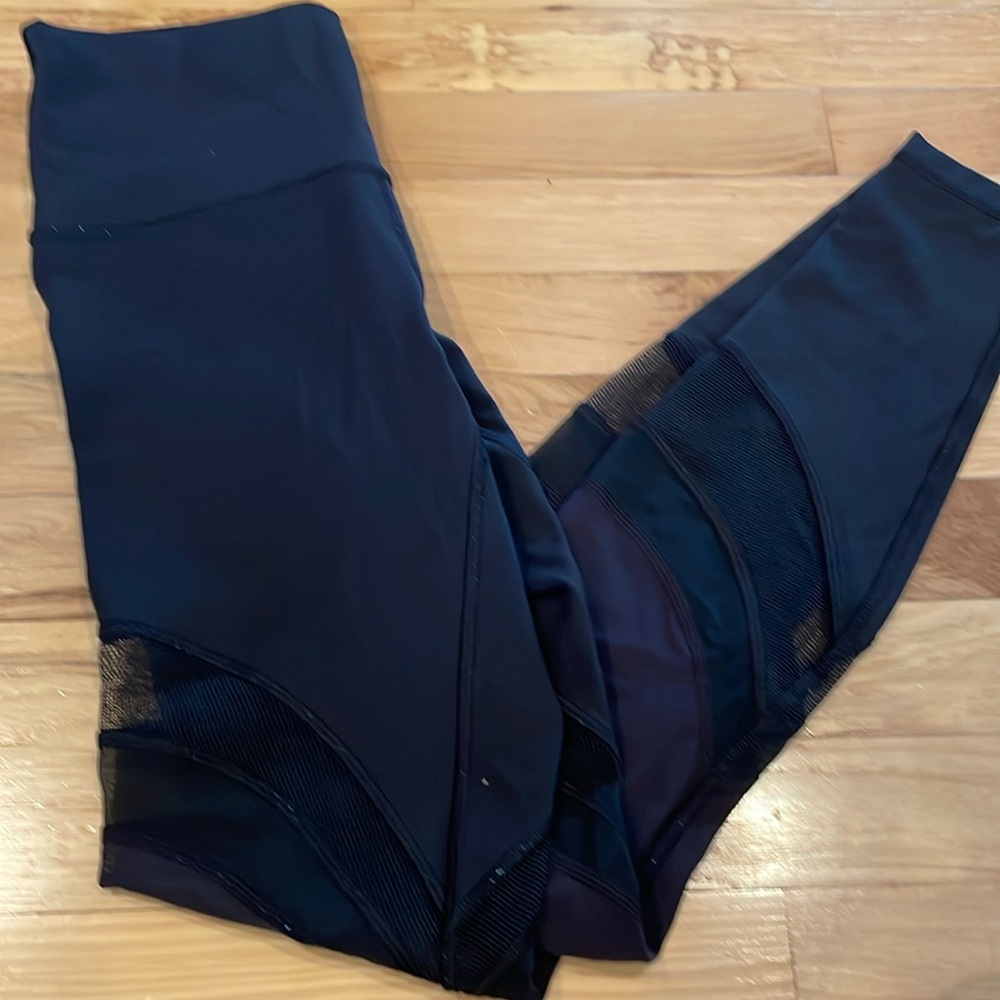 Lululemon seek the heat leggings  Size 6
